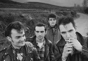 Homenaje a músicos de Zaragoza de Heroes del Silencio a Más Birras en Madrid